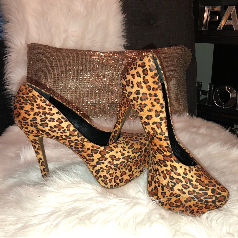 Jessica Simpson platform heel